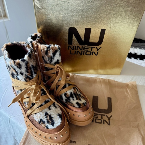 Women's Brown and Black Boots - Picture 5 of 14